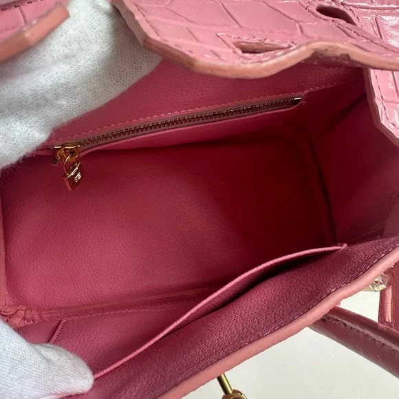 Classic Mini Leather Hangbag Gold Lock - Picture 7 of 14